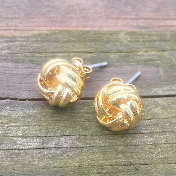 SOLD 💲Gold love knot stud earrings 8mm gold plated earrings - Picture 4 of 7